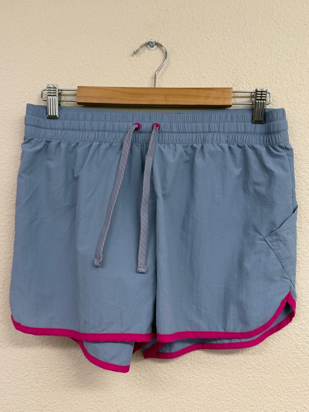 Columbia Athletic Shorts Women’s Size Medium